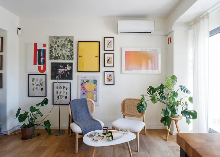 Martini Nest By Misha's Place 6a *